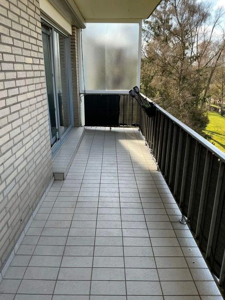Wunderschöne 4-Zimmer-Wohnung mit Balkon, Aufzug und Tiefgaragenstellplatz! – Bild 8