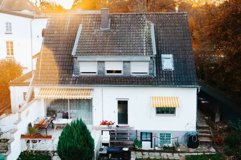 Freistehendes Zweifamilienhaus mit großem Baugrundstück in Mönchengladbach-Windberg