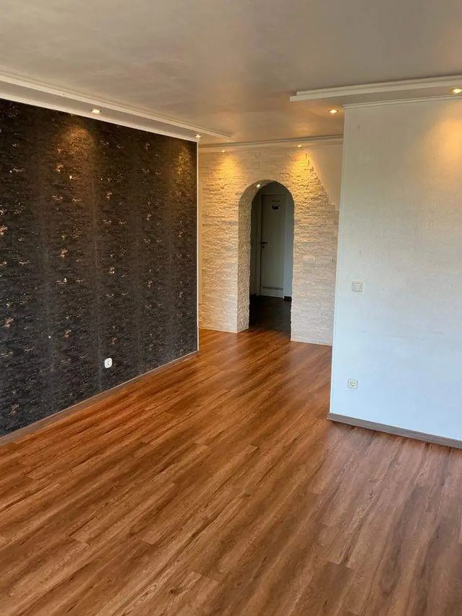 Wunderschöne 4-Zimmer-Wohnung mit Balkon, Aufzug und Tiefgaragenstellplatz! – Bild 6