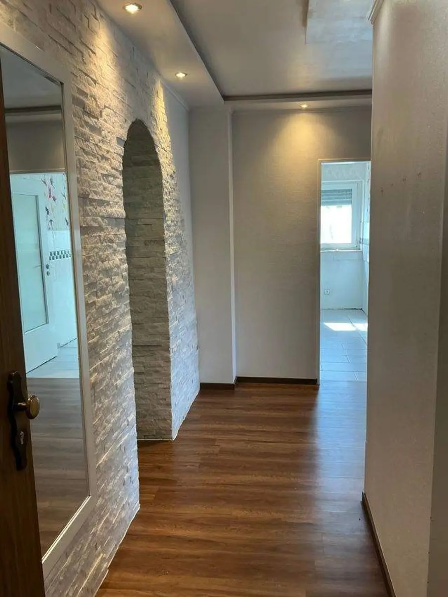 Wunderschöne 4-Zimmer-Wohnung mit Balkon, Aufzug und Tiefgaragenstellplatz! – Bild 1