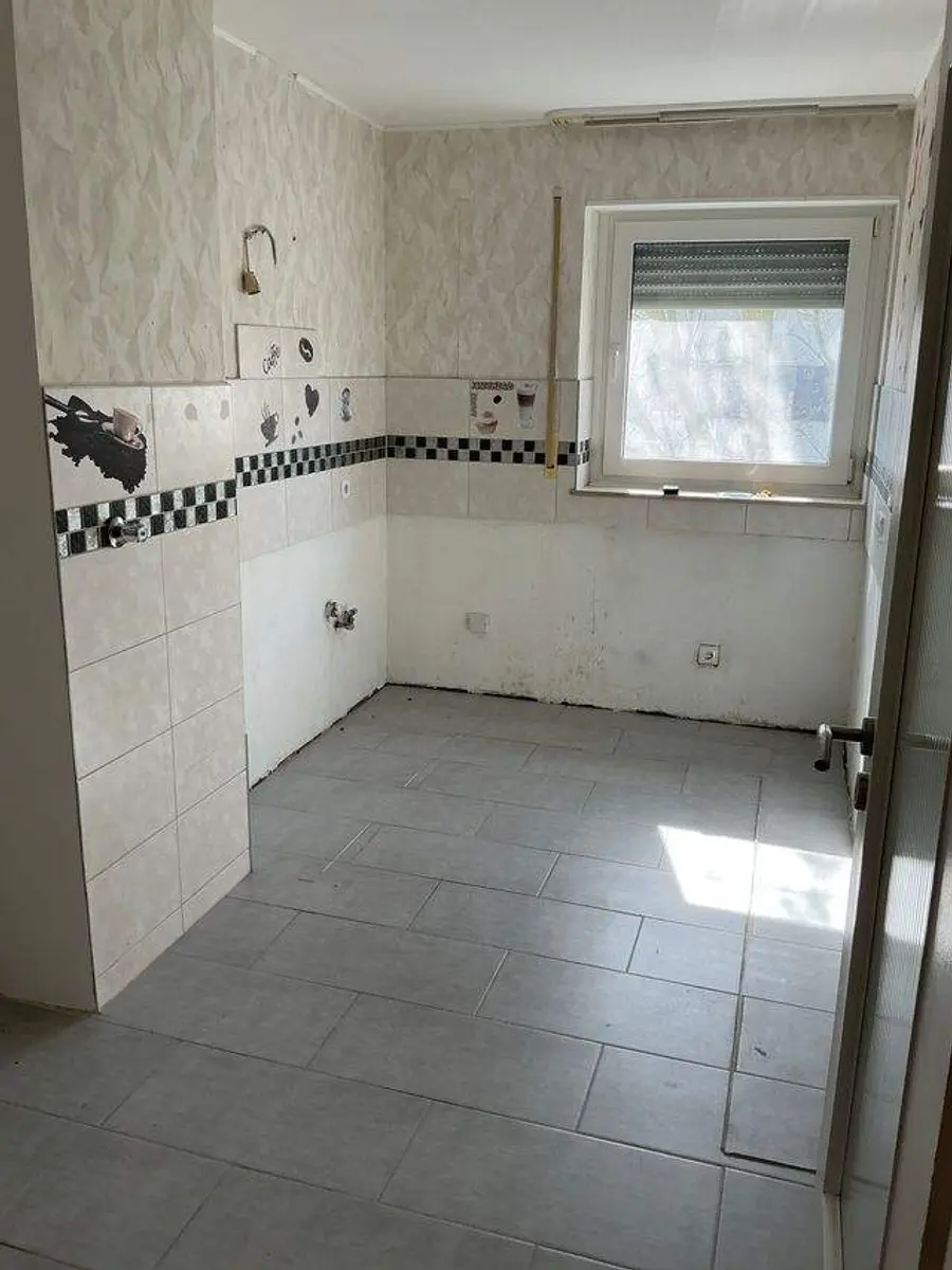 Wunderschöne 4-Zimmer-Wohnung mit Balkon, Aufzug und Tiefgaragenstellplatz! – Bild 7
