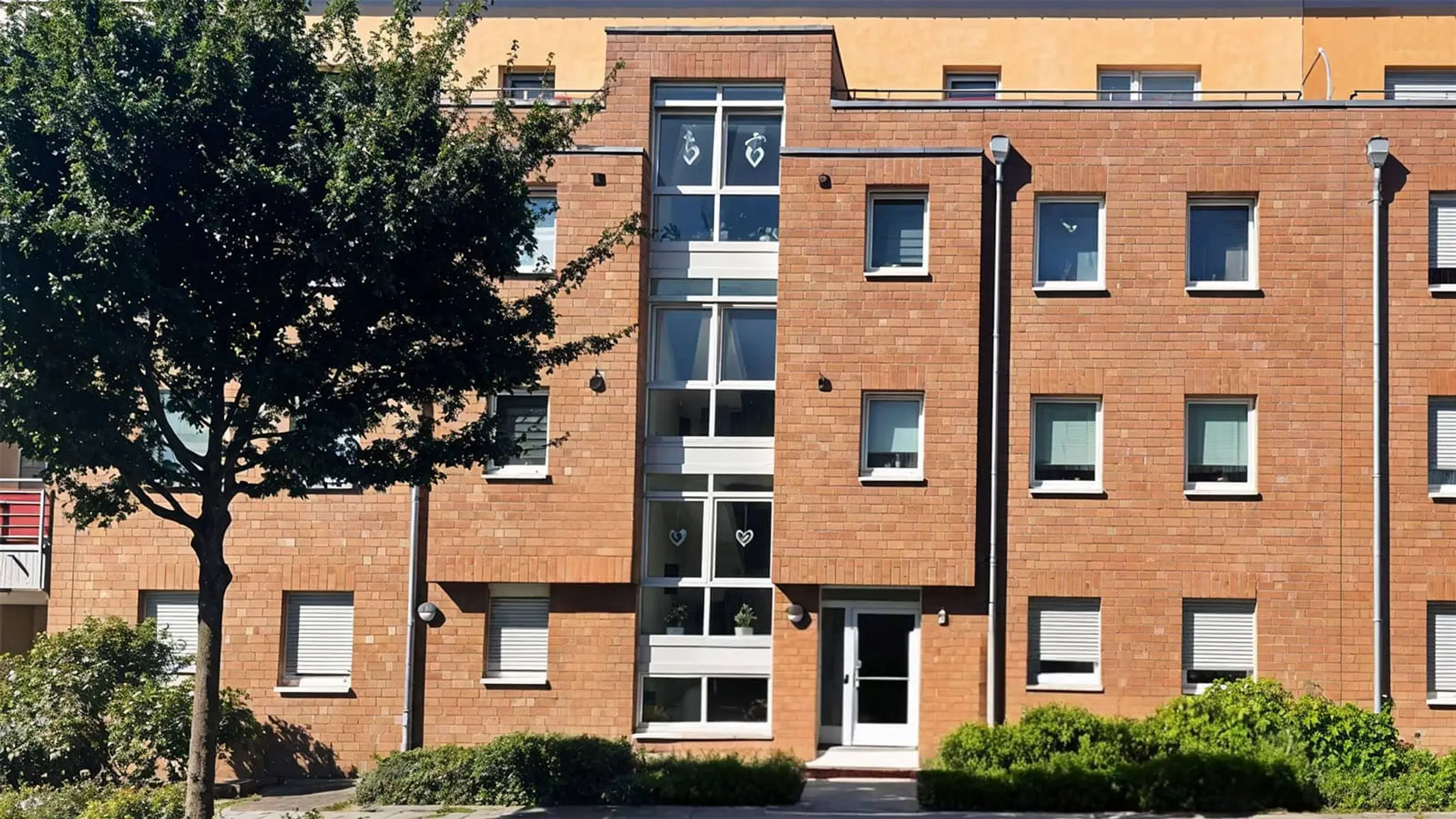 Attraktives Immobilienpaket: 3 Mehrfamilienhäuser mit 36 Wohneinheiten & Gewerbeeinheit zu verkaufen – Bild 3