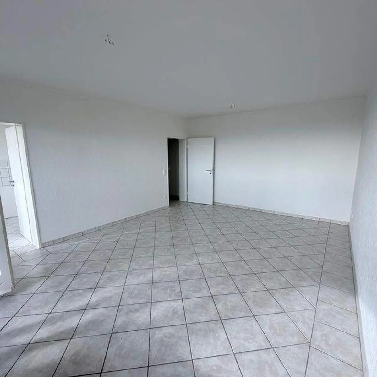 Modernisierte 2-Zimmer Wohnung mit Aufzug in ruhige Lage von Kempen. – Bild 1