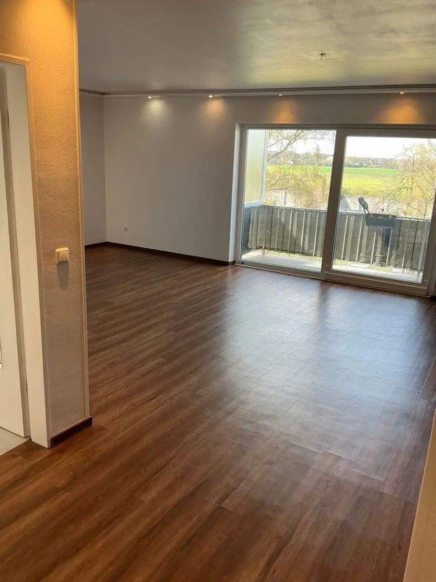 Wunderschöne 4-Zimmer-Wohnung mit Balkon, Aufzug und Tiefgaragenstellplatz! – Bild 5